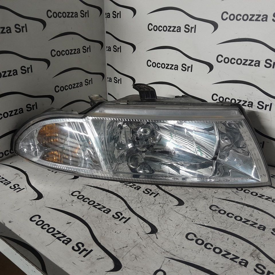Immagine di Faro anteriore destro MITSUBISHI CARISMA 