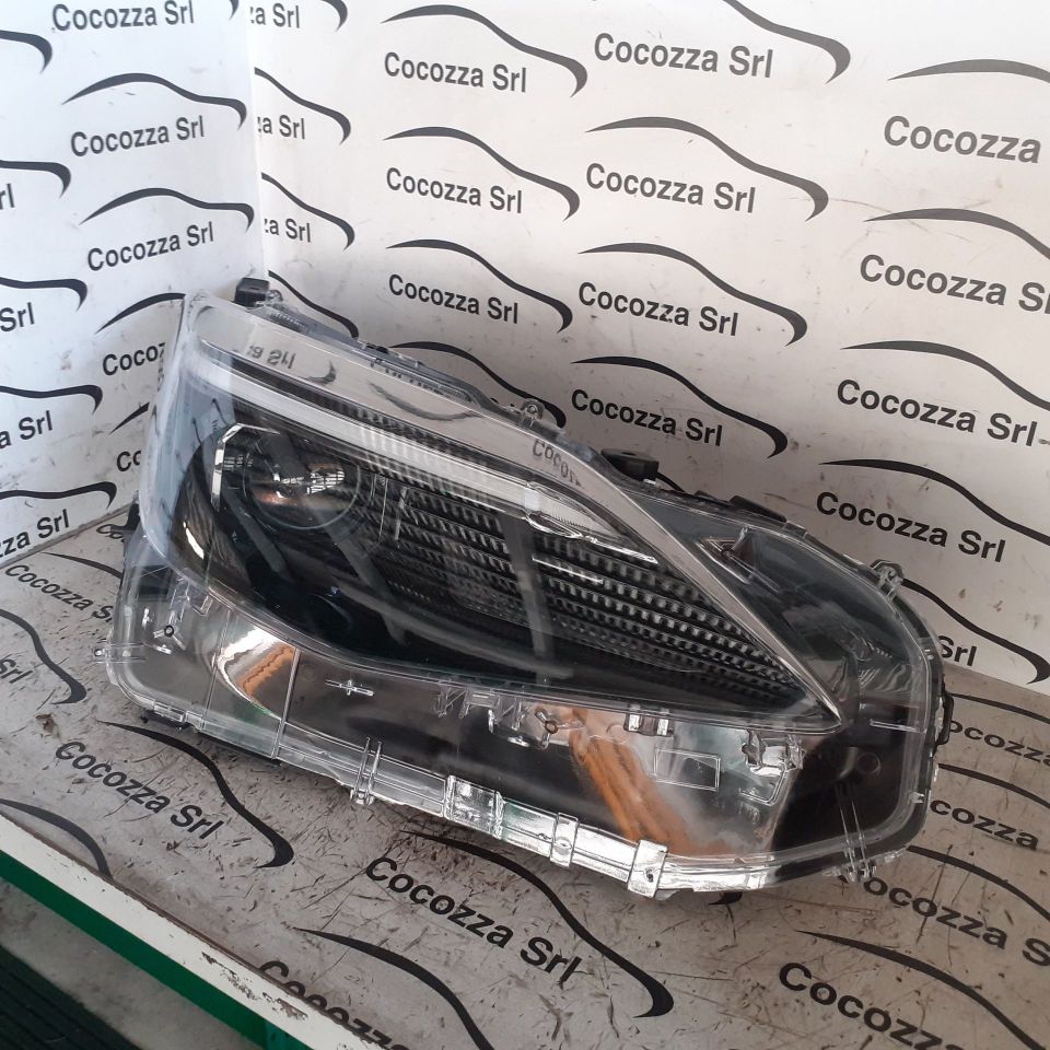 Immagine di FARO ANTERIORE DESTRO A LED TOYOTA YARIS CROSS (NUOVO)