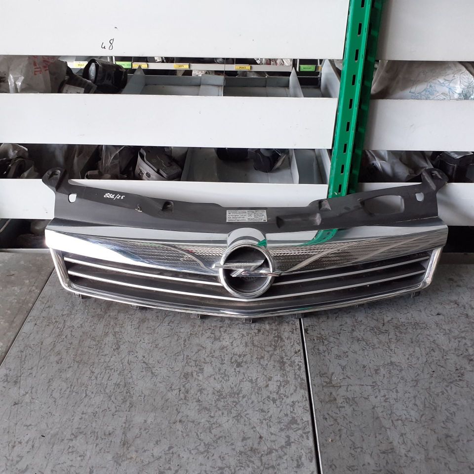 Immagine di Mascherina anteriore Opel Astra H - 13225775