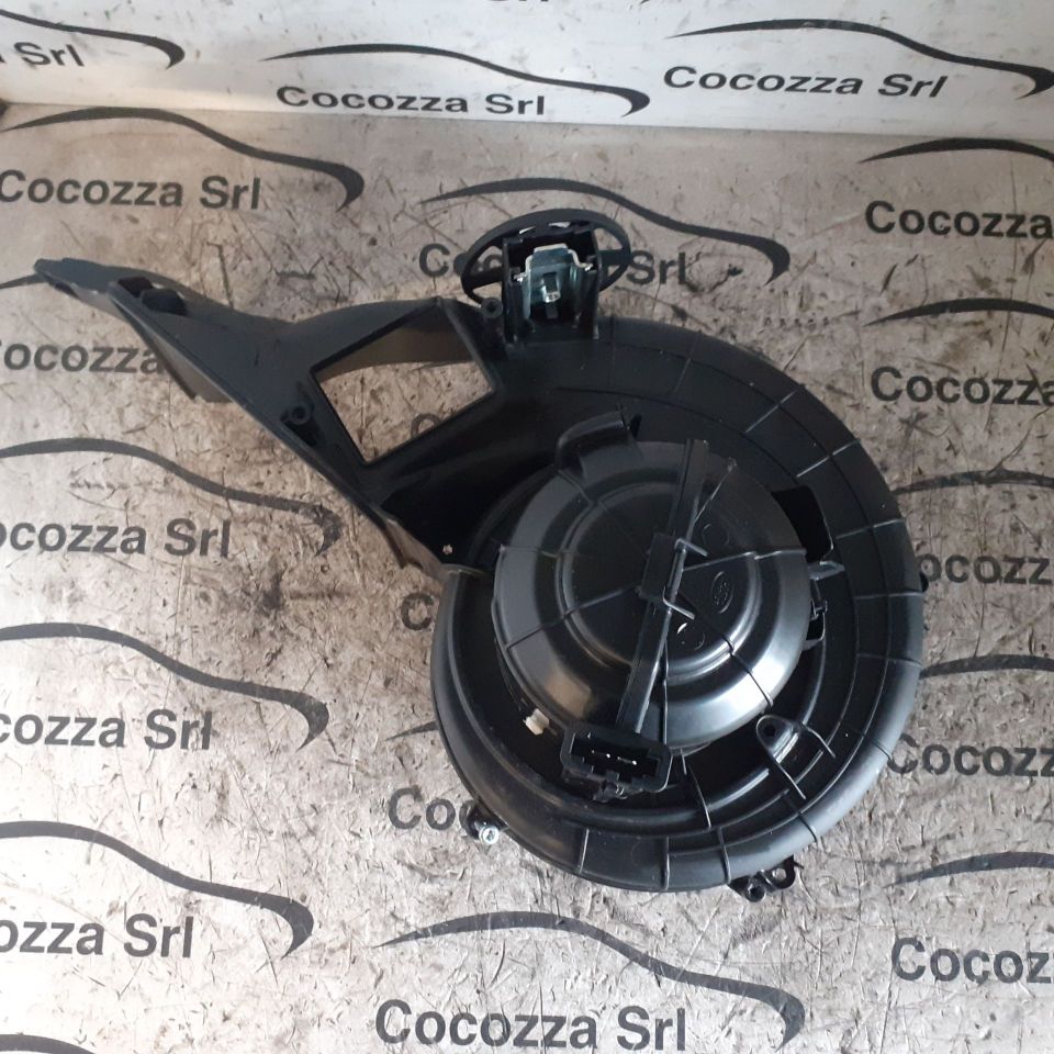 Immagine di Ventola Riscaldamento Land Rover RANGE ROVER EVOQUE - LR016627