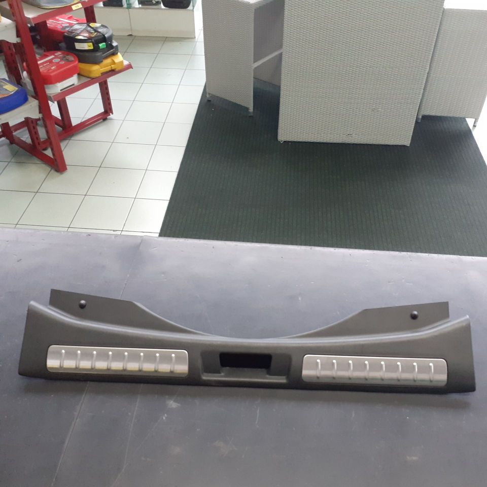 Immagine di Modanatura battivaligia Land Rover RANGE ROVER EVOQUE - BJ32113A10AD