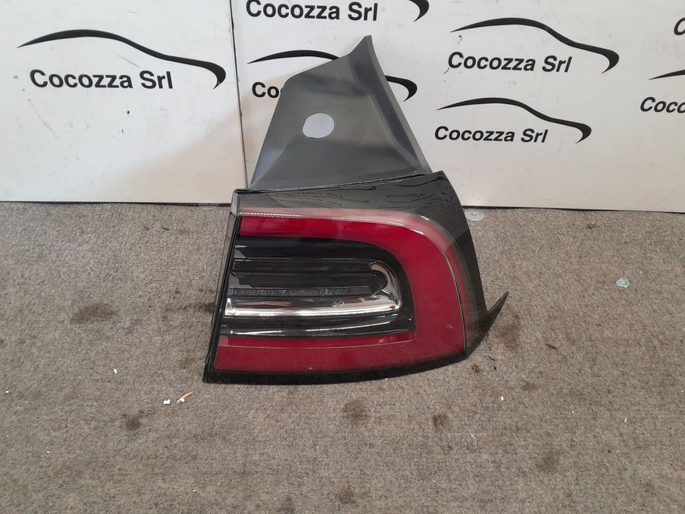Immagine di FANALE POSTERIORE DESTRO TESLA MODEL 3   1077400