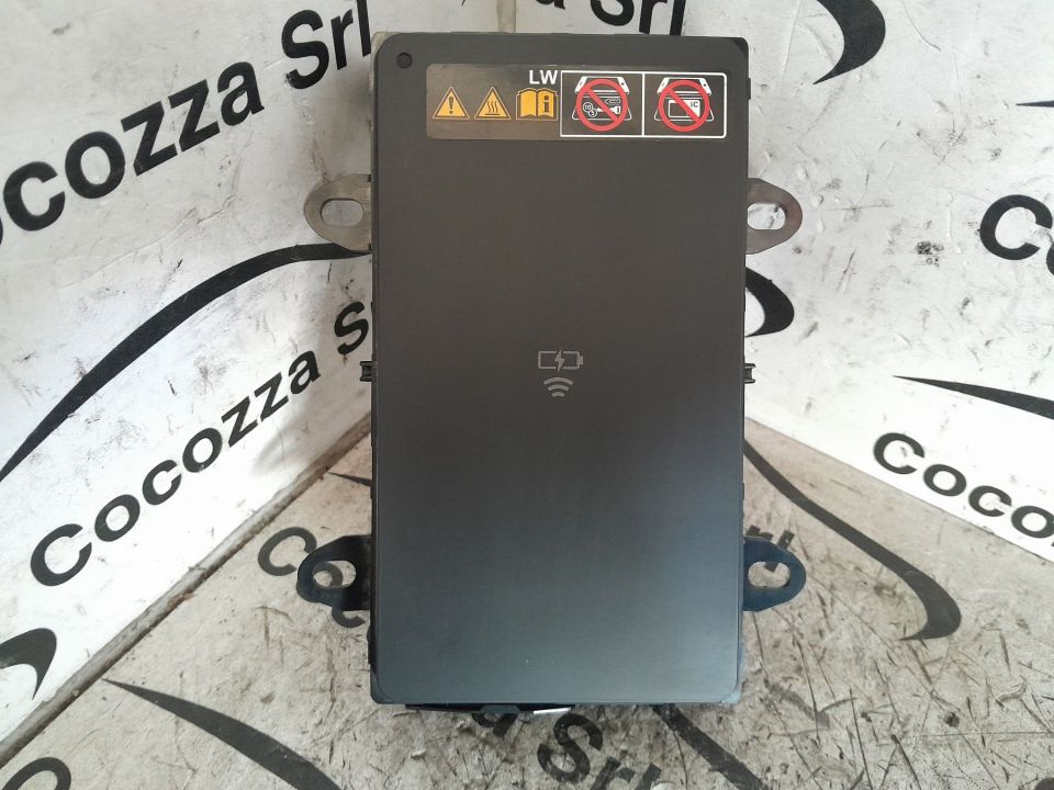 Immagine di RICARICA WIRELESS TOYOTA C-HR  861C0-F4010