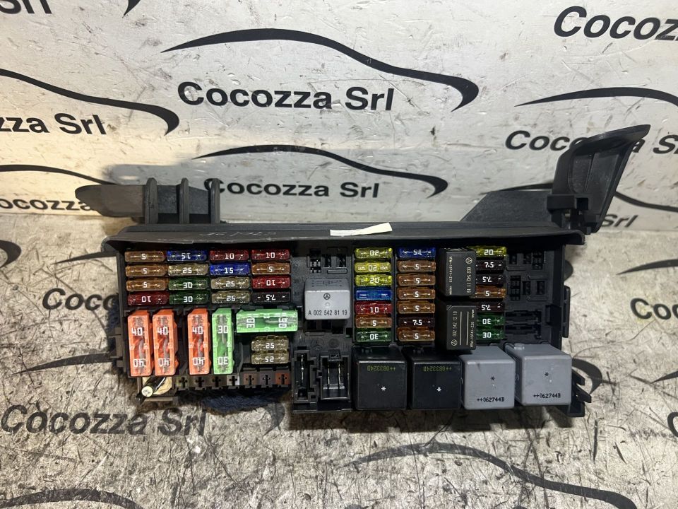 Immagine di SCATOLA FUSIBILI MERCEDES BENZ CLASSE M (W164)  A1645403372