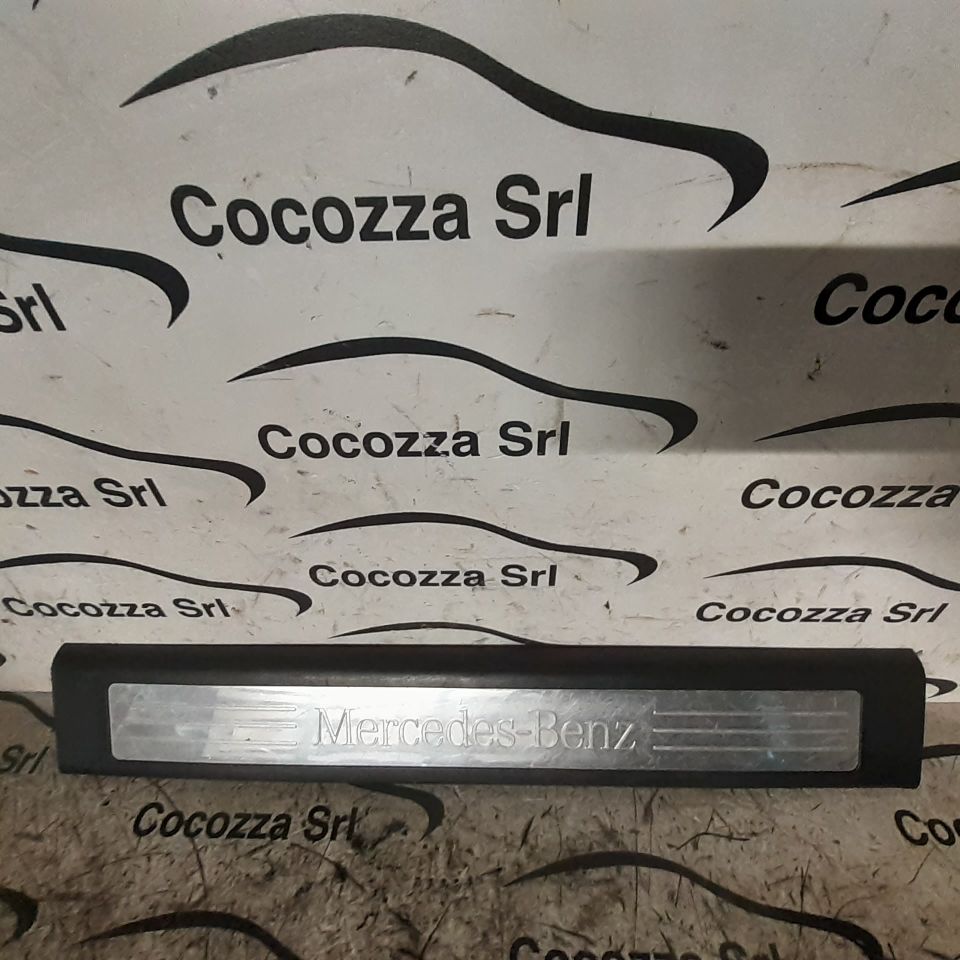 Immagine di COPERTURA RIVESTIMENTO DEL SOTTOPORTA ANTER.  DESTRO E SINISTRO MERCEDES CLASSE M (W164)