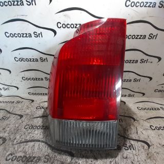 Visualizza i dettagli per FANALE POSTERIORE PARTE INFERIORE SINISTRA VOLVO V70/XC70  9154497 Immagine di FANALE POSTERIORE PARTE INFERIORE SINISTRA VOLVO V70/XC70  9154497